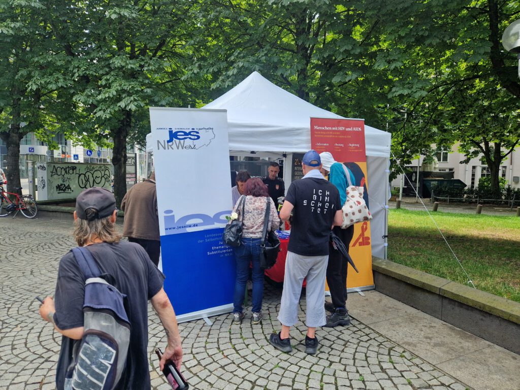 Der Gedenktag für verstorbene Drogengebrauchende stand in diesem Jahr 2024 unter dem Motto KONSUMSICHERHEIT FÜR ALLE(S).